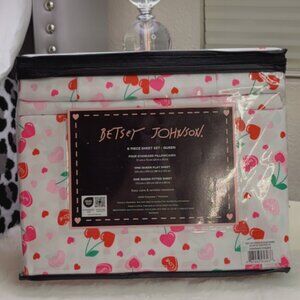 Betsey Johnson Sweet Tart Cherry Hearts Valentine Sheet Set - 6-pc - Queen